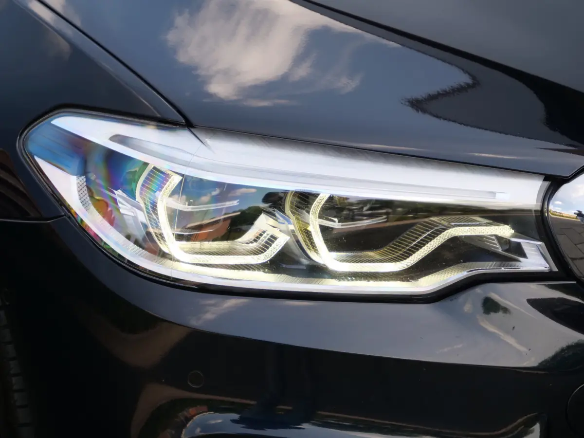 520i High Executive Edition 184 Pk automaat M-Sport / Pano-dak / Elek trekhaak / Camera