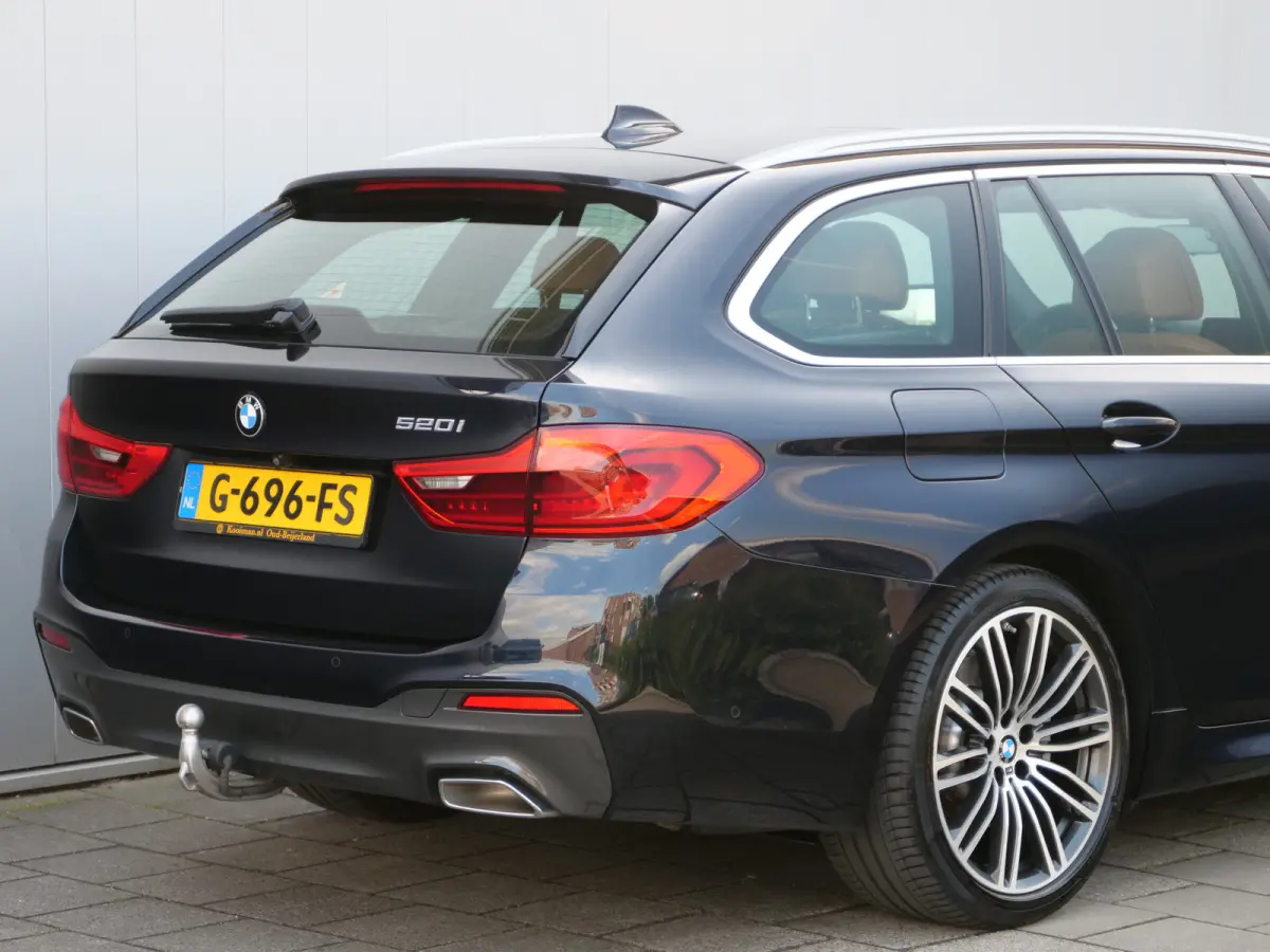 520i High Executive Edition 184 Pk automaat M-Sport / Pano-dak / Elek trekhaak / Camera