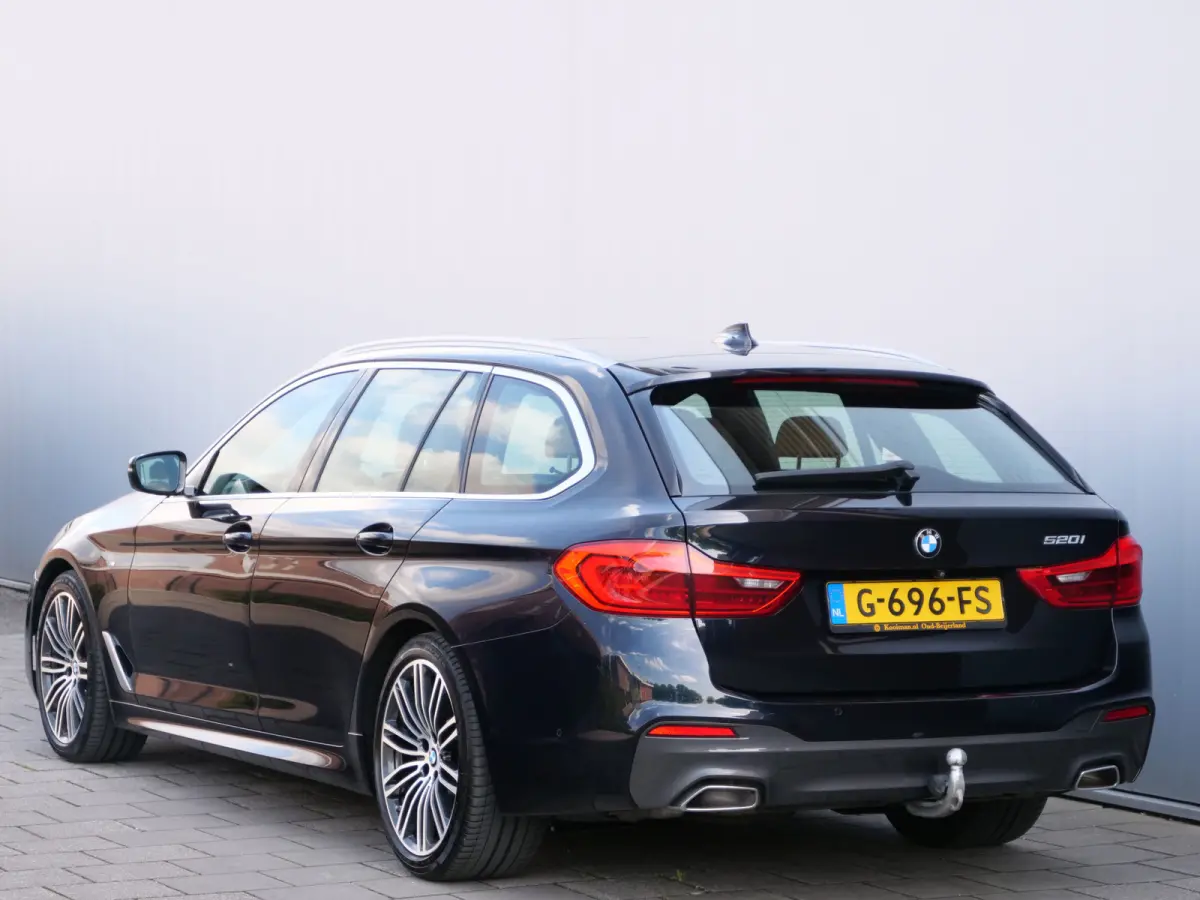 520i High Executive Edition 184 Pk automaat M-Sport / Pano-dak / Elek trekhaak / Camera