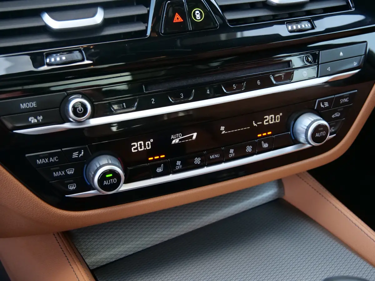 520i High Executive Edition 184 Pk automaat M-Sport / Pano-dak / Elek trekhaak / Camera