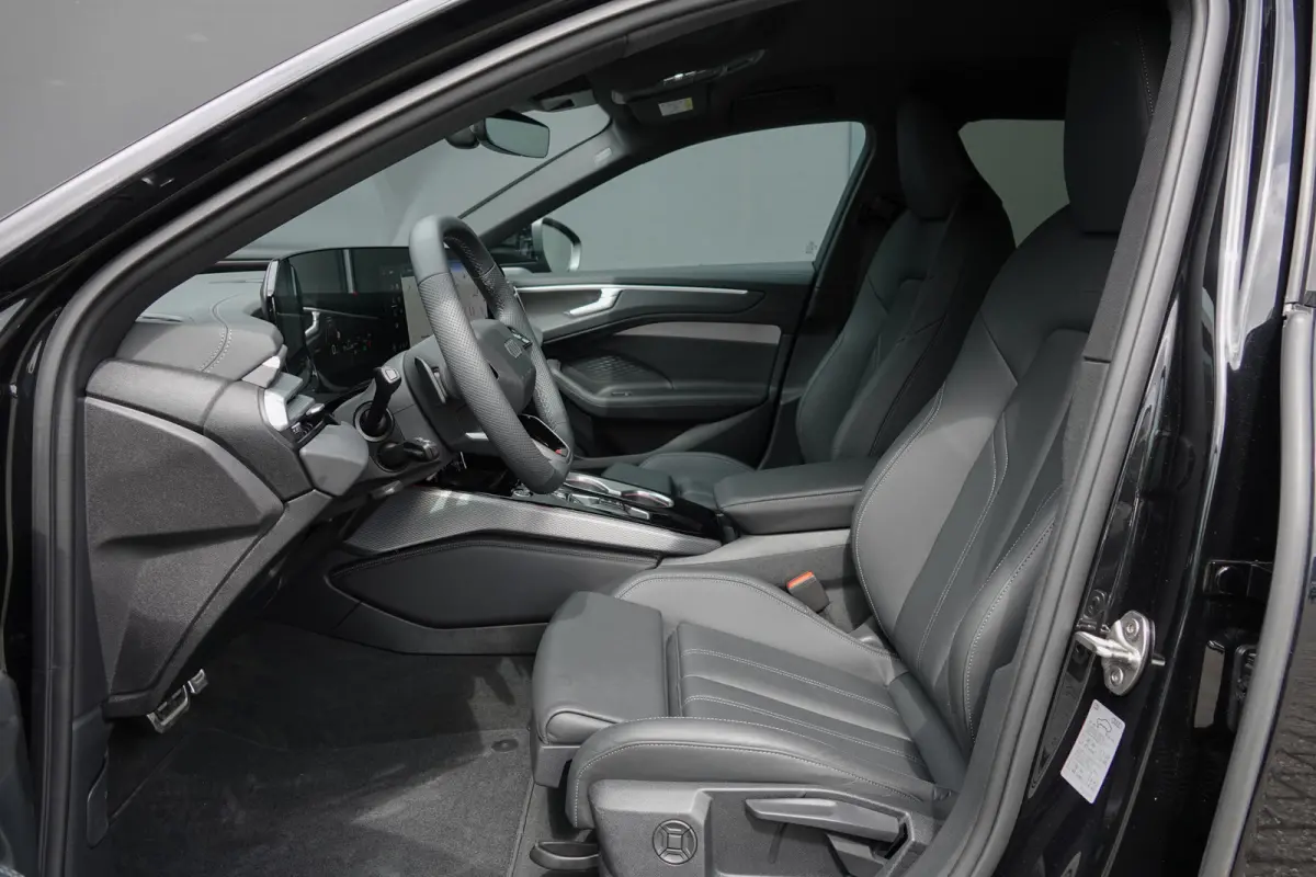 e-hybrid 299Pk | Quattro | MMI Bijrijdersdisplay | 360° Camera | AWD-Besturing | Midnight Green | 21''