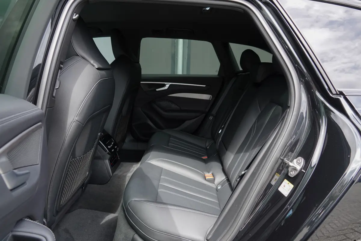 e-hybrid 299Pk | Quattro | MMI Bijrijdersdisplay | 360° Camera | AWD-Besturing | Midnight Green | 21''