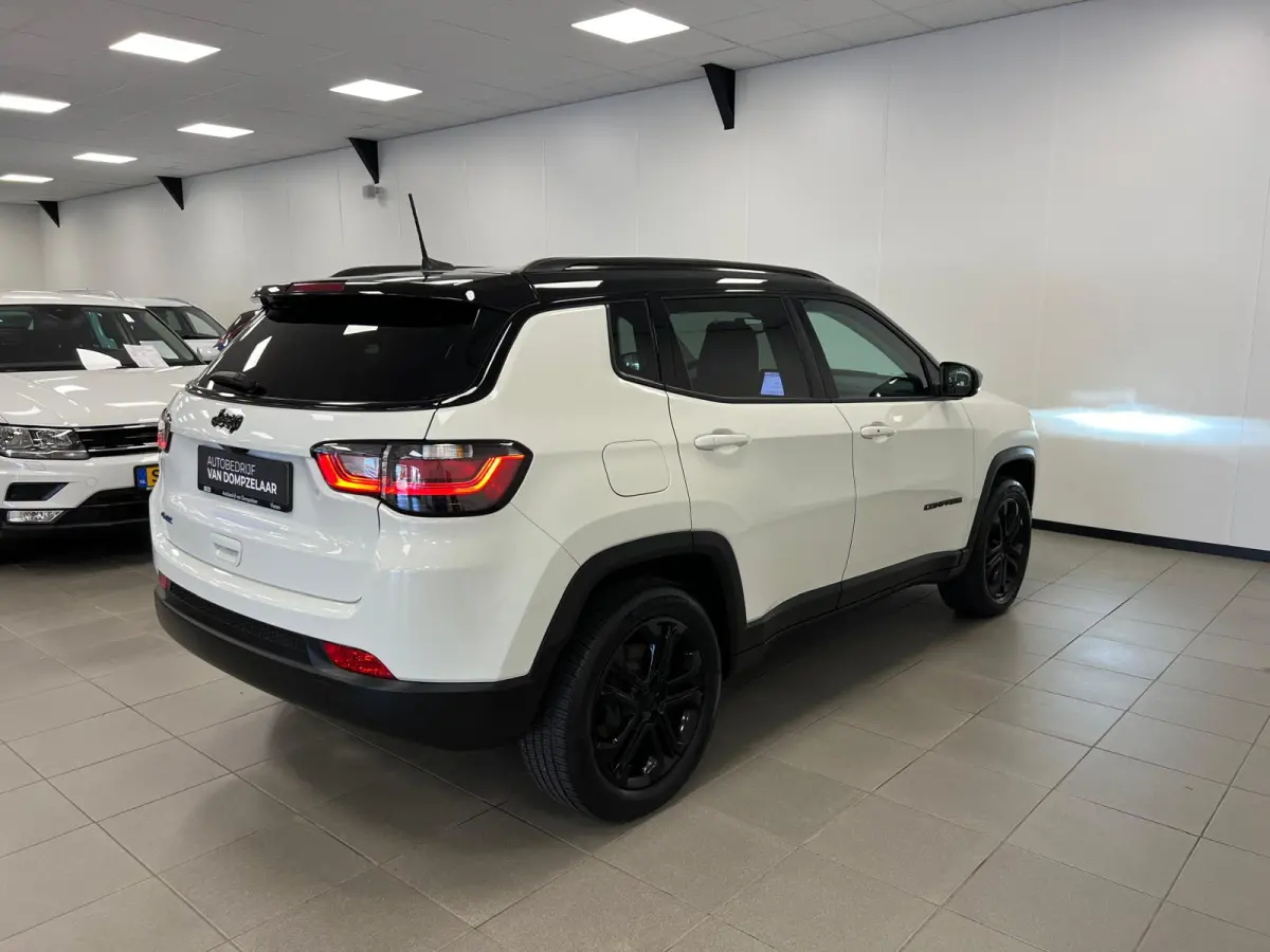 4xe 240 PK / PLUG-IN HYBRID ELECTRIC / UPLAND / NAVI / LEDER / STOEL-STUURVERW. /