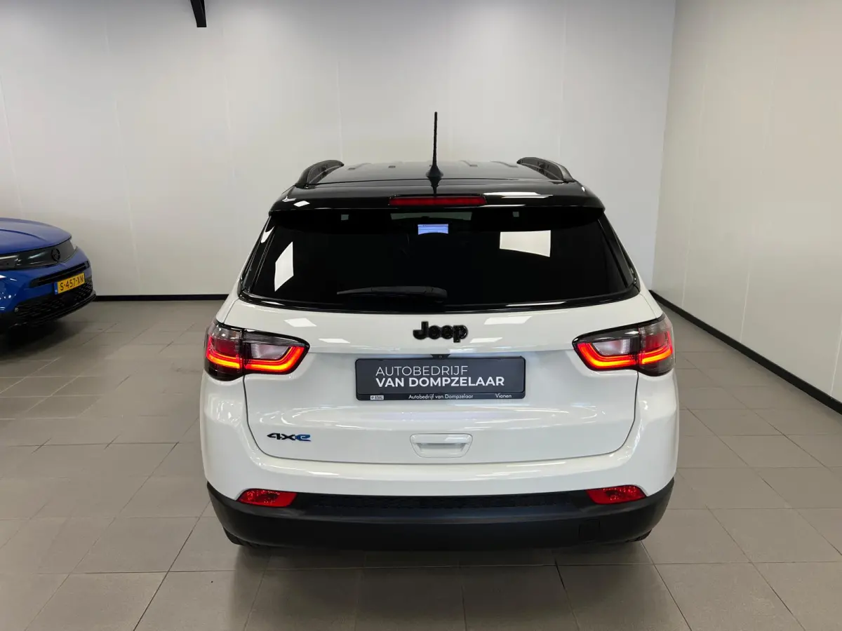 4xe 240 PK / PLUG-IN HYBRID ELECTRIC / UPLAND / NAVI / LEDER / STOEL-STUURVERW. /