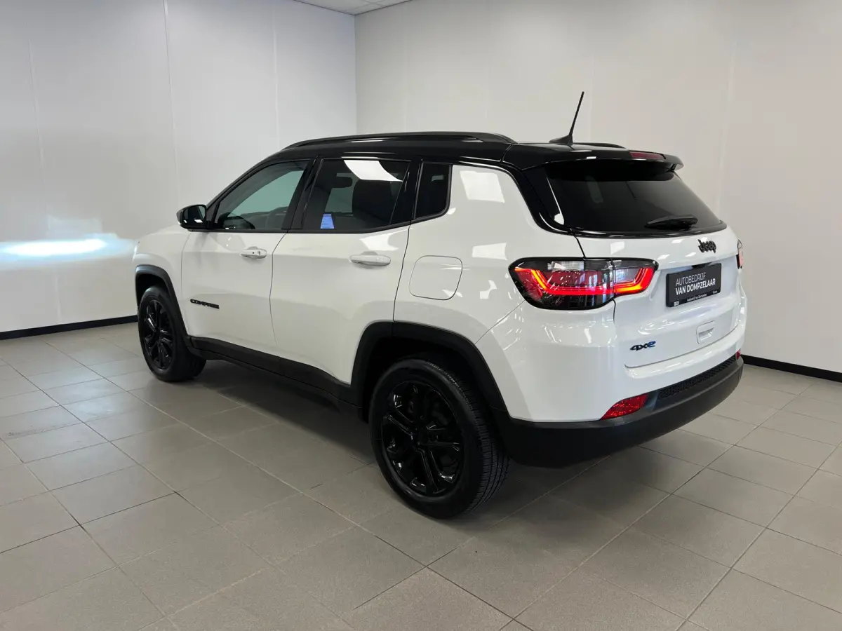 4xe 240 PK / PLUG-IN HYBRID ELECTRIC / UPLAND / NAVI / LEDER / STOEL-STUURVERW. /