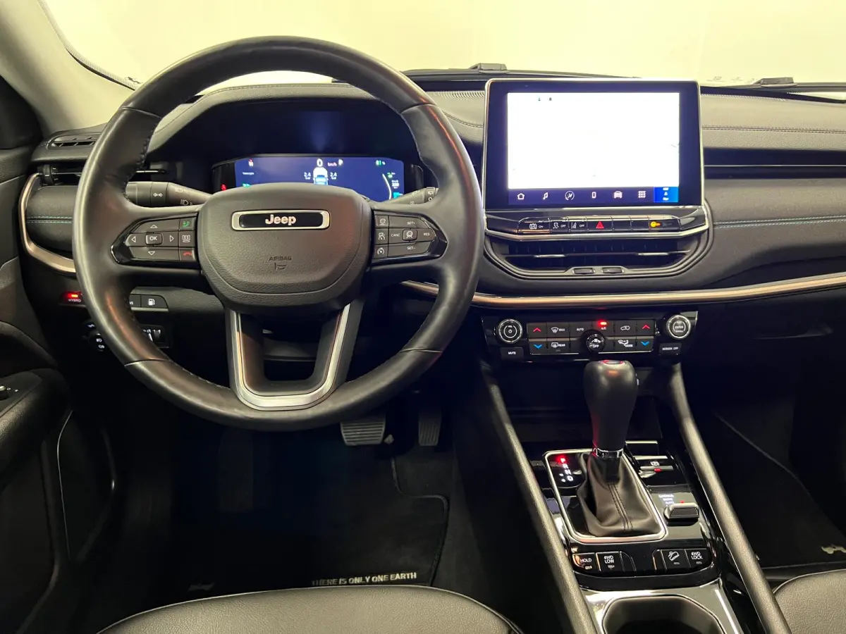4xe 240 PK / PLUG-IN HYBRID ELECTRIC / UPLAND / NAVI / LEDER / STOEL-STUURVERW. /