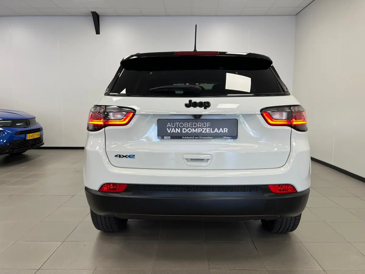 4xe 240 PK / PLUG-IN HYBRID ELECTRIC / UPLAND / NAVI / LEDER / STOEL-STUURVERW. /