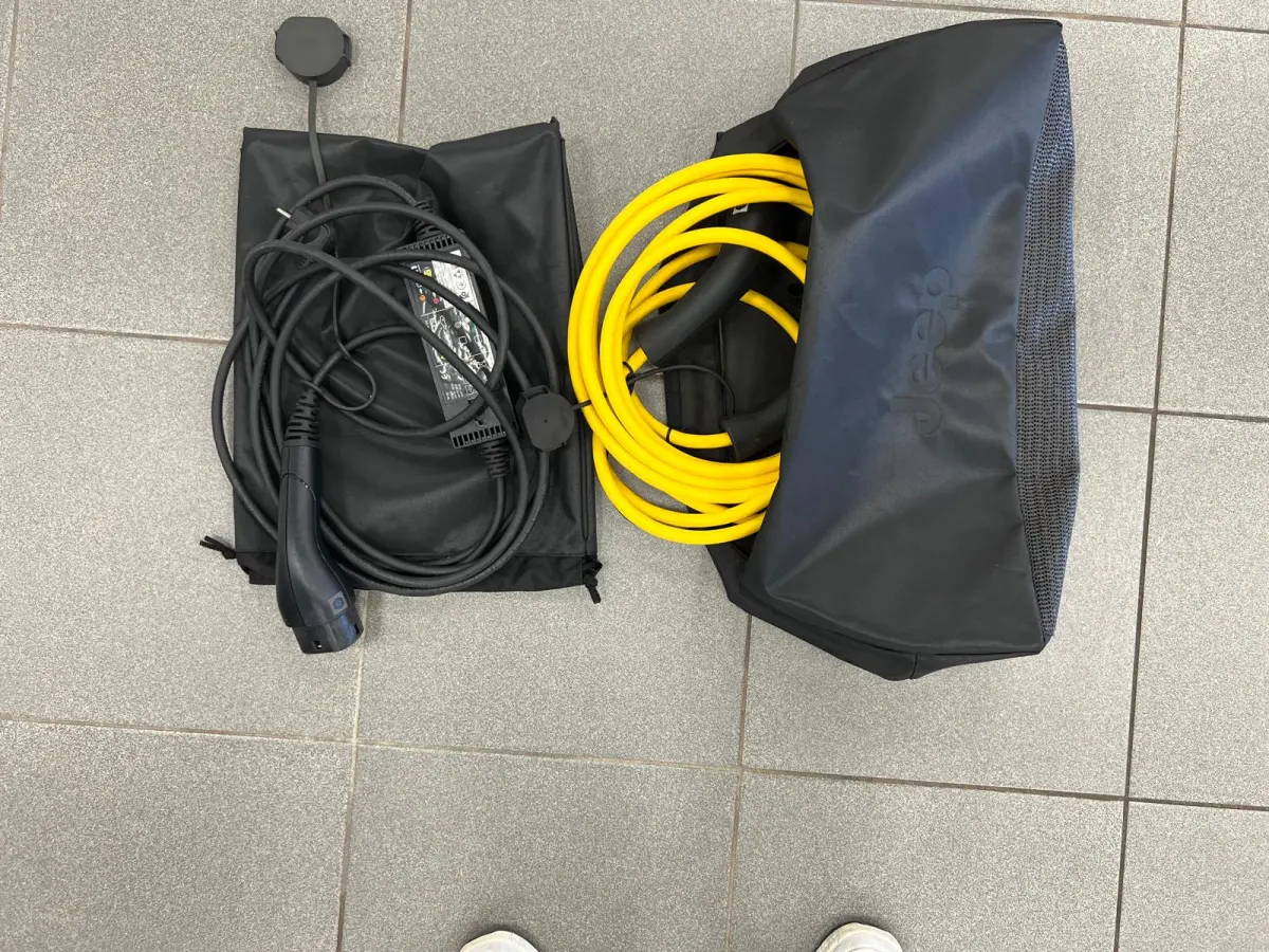 4xe 240 PK / PLUG-IN HYBRID ELECTRIC / UPLAND / NAVI / LEDER / STOEL-STUURVERW. /