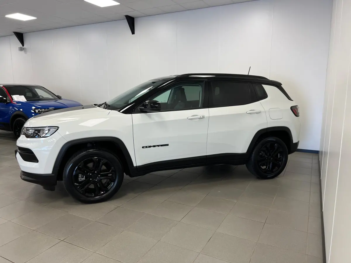4xe 240 PK / PLUG-IN HYBRID ELECTRIC / UPLAND / NAVI / LEDER / STOEL-STUURVERW. /