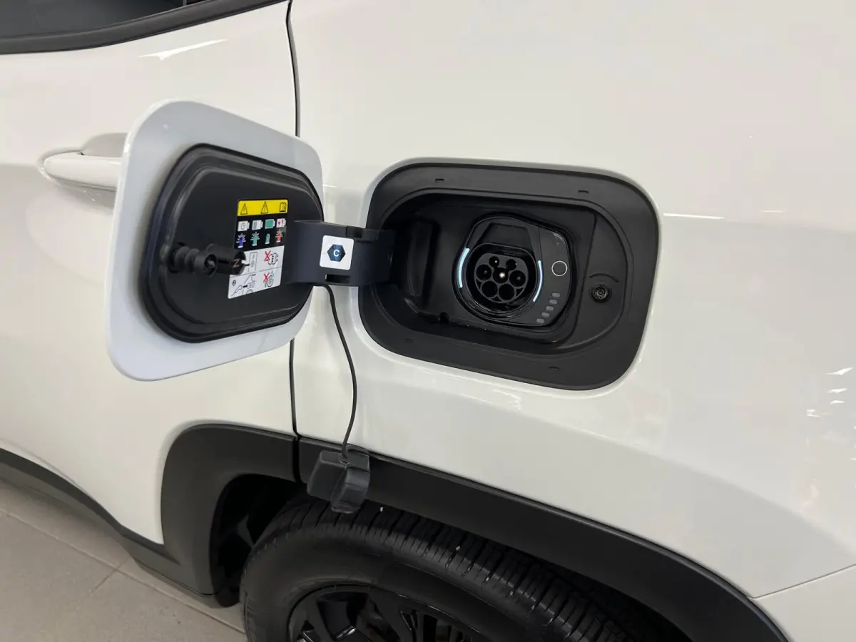 4xe 240 PK / PLUG-IN HYBRID ELECTRIC / UPLAND / NAVI / LEDER / STOEL-STUURVERW. /