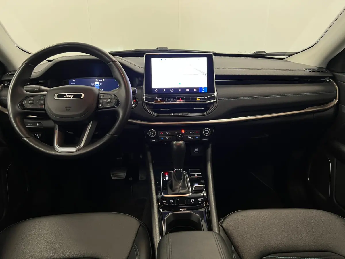 4xe 240 PK / PLUG-IN HYBRID ELECTRIC / UPLAND / NAVI / LEDER / STOEL-STUURVERW. /