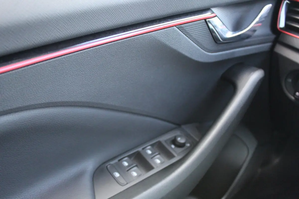 1.0 TSI Sport Business