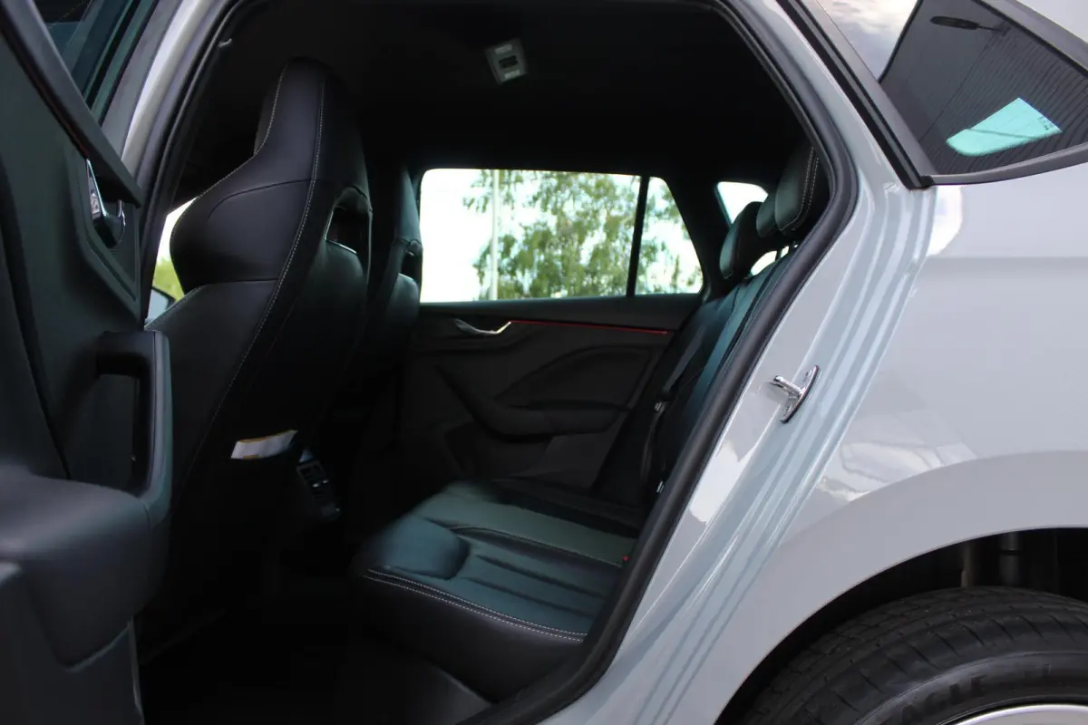 1.0 TSI Sport Business