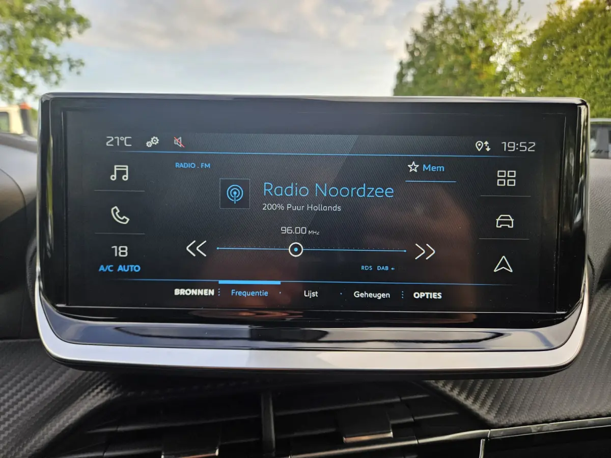 1.2 Hybrid 136 Style Carplay! LED! Automaat! Cruise Control! Mooie/Nette Auto!