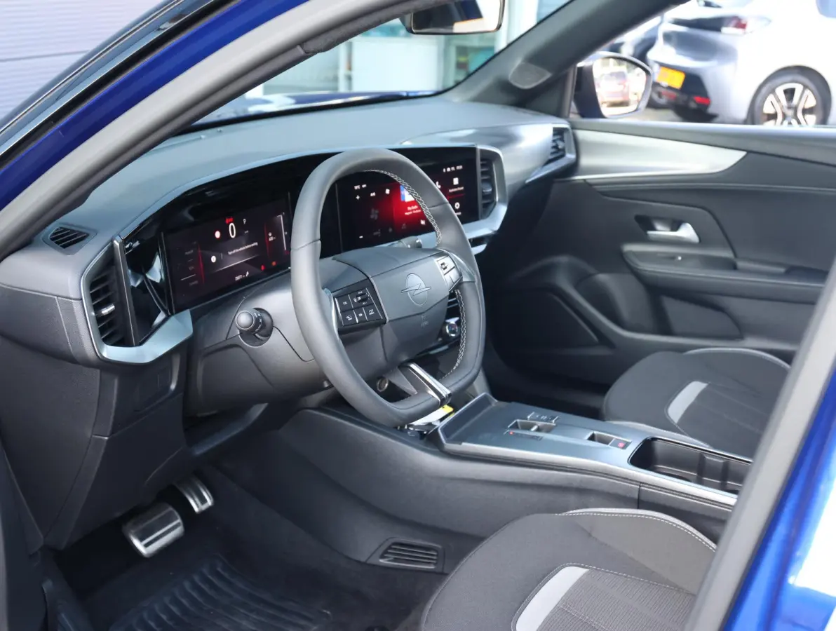 1.2 Turbo Hybrid GS 1ste Eigenaar | Stuurverwarming | FULL LED | Camera | Privacy Glass | AppleCarPlay/AndroidAuto | Navigatie | Keyless | Isofix |