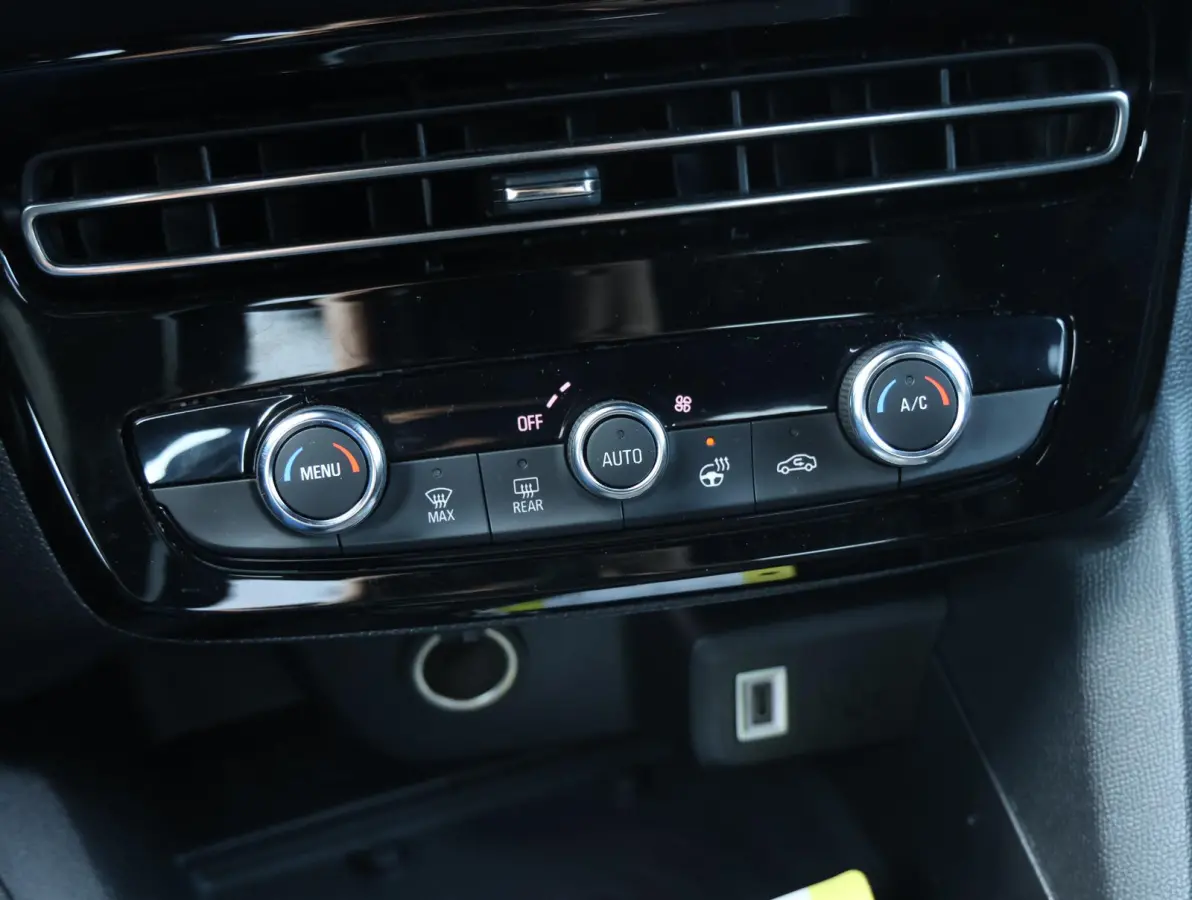 1.2 Turbo Hybrid GS 1ste Eigenaar | Stuurverwarming | FULL LED | Camera | Privacy Glass | AppleCarPlay/AndroidAuto | Navigatie | Keyless | Isofix |