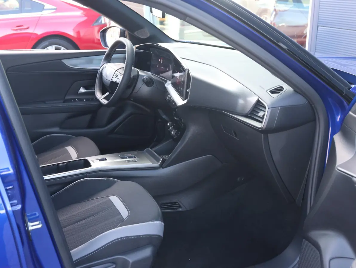 1.2 Turbo Hybrid GS 1ste Eigenaar | Stuurverwarming | FULL LED | Camera | Privacy Glass | AppleCarPlay/AndroidAuto | Navigatie | Keyless | Isofix |