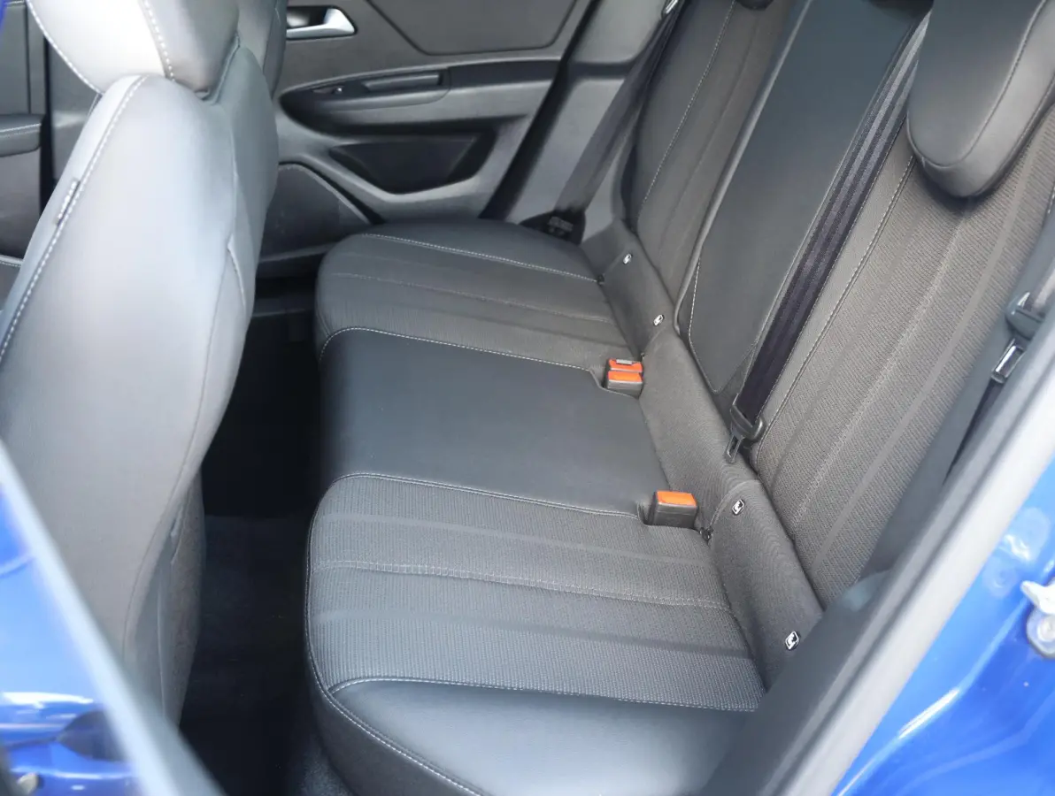 1.2 Turbo Hybrid GS 1ste Eigenaar | Stuurverwarming | FULL LED | Camera | Privacy Glass | AppleCarPlay/AndroidAuto | Navigatie | Keyless | Isofix |