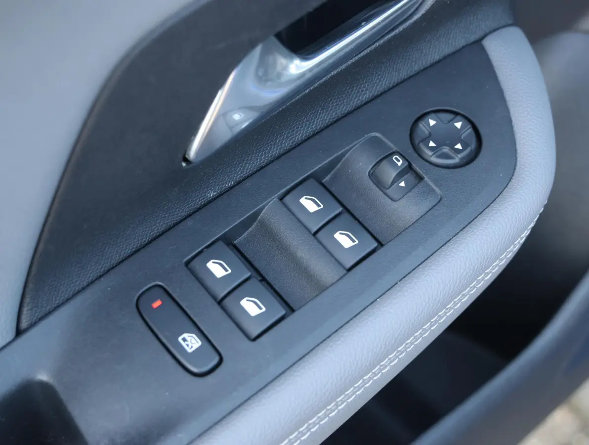 1.2 130pk Elegance Automaat | Camera | Navigatie | Apple Carplay & Android Auto | 17" LMV