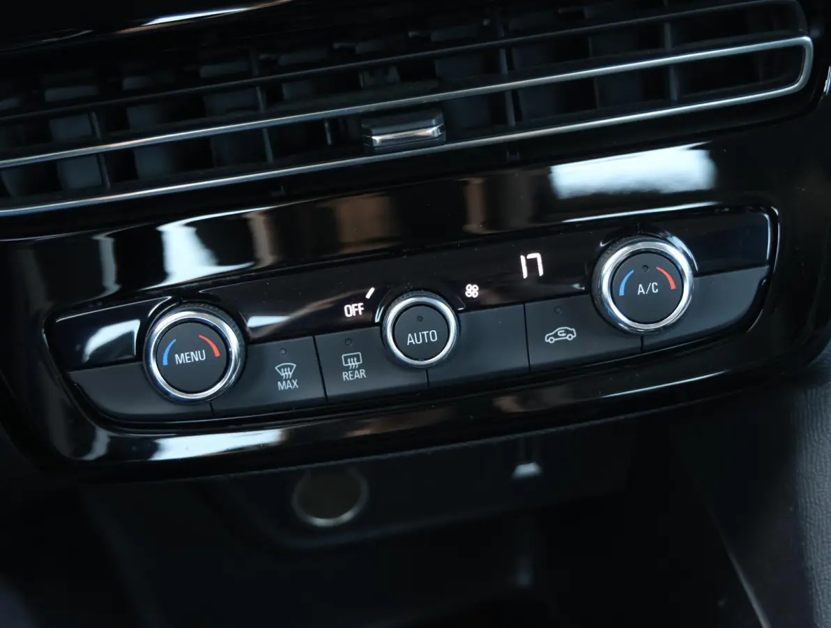 1.2 130pk Elegance Automaat | Camera | Navigatie | Apple Carplay & Android Auto | 17" LMV