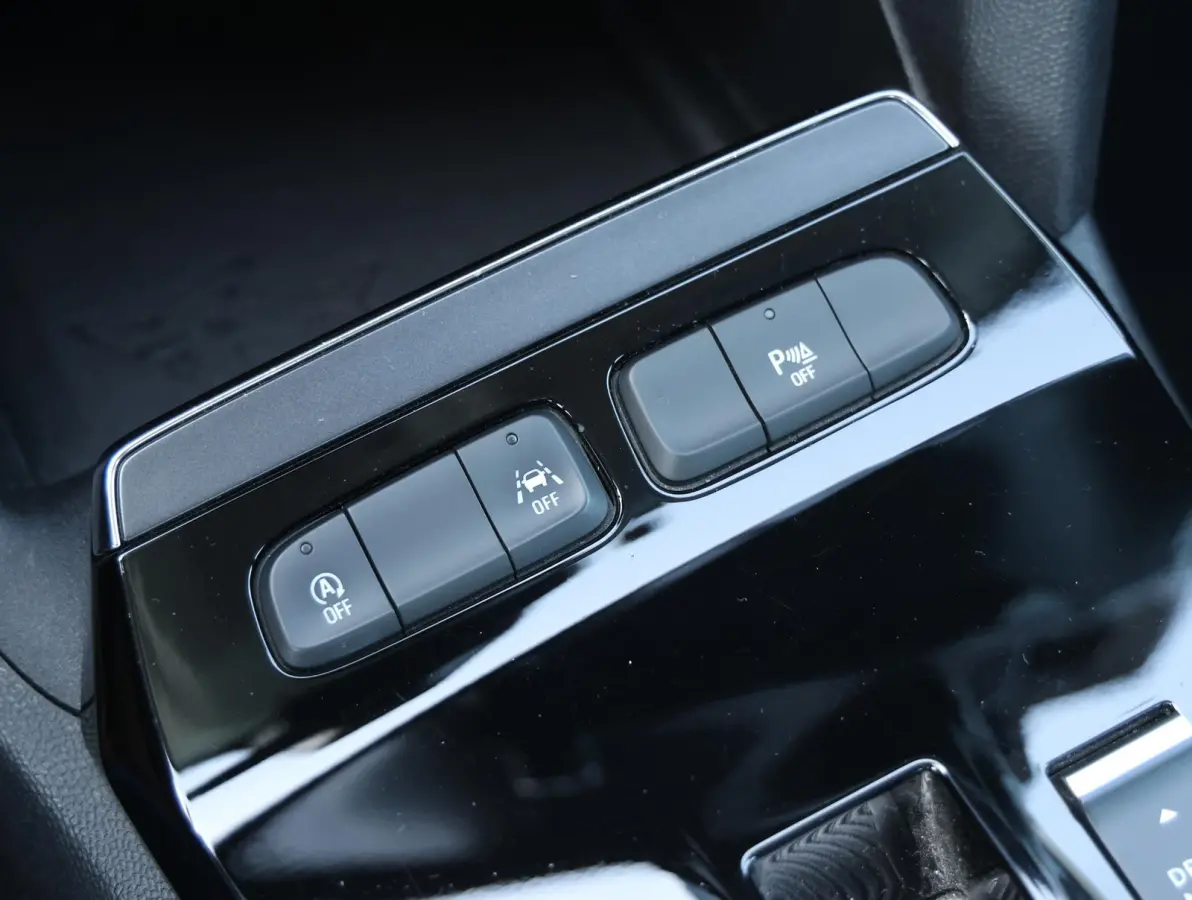1.2 130pk Elegance Automaat | Camera | Navigatie | Apple Carplay & Android Auto | 17" LMV
