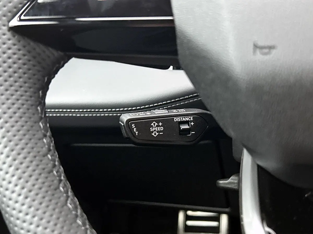 S edition 83 kWh | Trekhaak | Getint Glas | Stuurverwarming | Apple Carplay | Sportstoelen |
