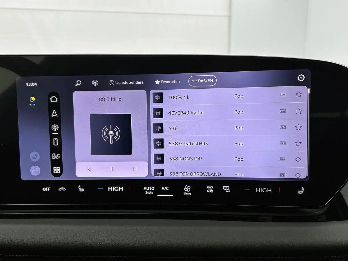 S edition 83 kWh | Trekhaak | Getint Glas | Stuurverwarming | Apple Carplay | Sportstoelen |