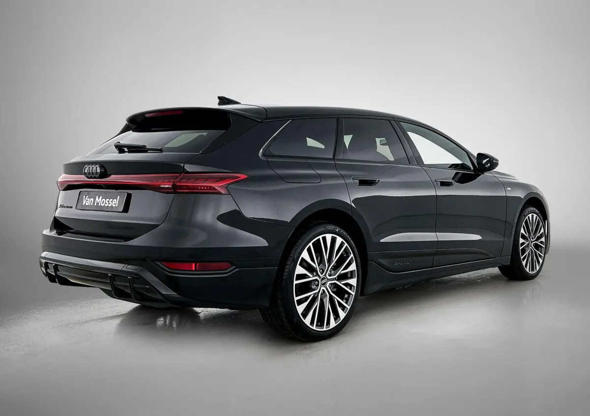 S edition 83 kWh | Trekhaak | Getint Glas | Stuurverwarming | Apple Carplay | Sportstoelen |