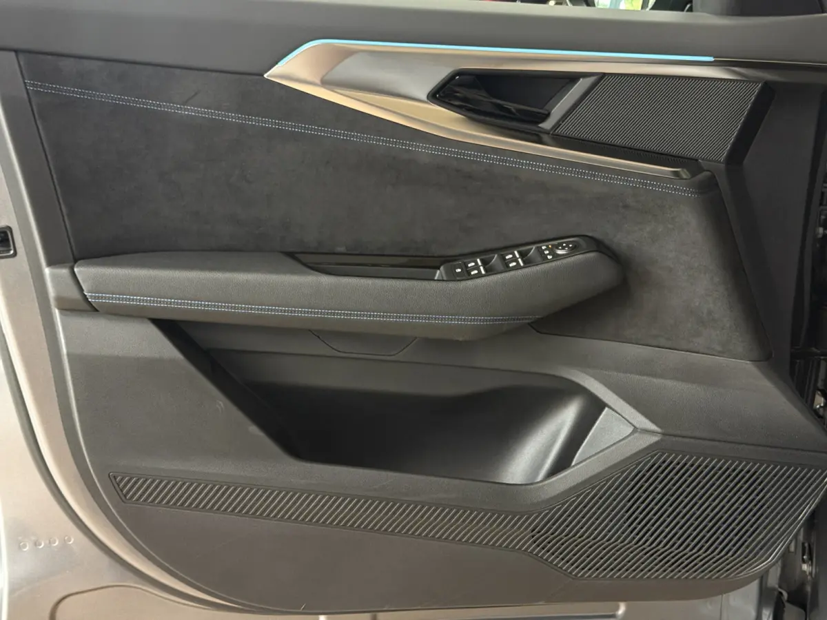 1.2 Full hybrid 200pk iconic esprit Alpine | Groot Navi | 20" | 360 | ACC | HUD | Dodehoek | Stoel, stuur & Voorruit verwarming | 100% Dealer Onderhouden! Verlengde Garantie tot 04-2028