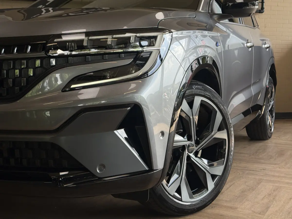 1.2 Full hybrid 200pk iconic esprit Alpine | Groot Navi | 20" | 360 | ACC | HUD | Dodehoek | Stoel, stuur & Voorruit verwarming | 100% Dealer Onderhouden! Verlengde Garantie tot 04-2028