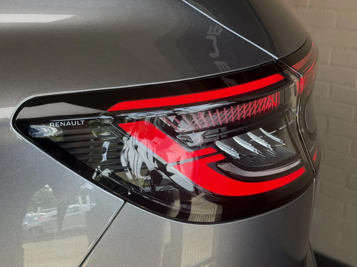 1.2 Full hybrid 200pk iconic esprit Alpine | Groot Navi | 20" | 360 | ACC | HUD | Dodehoek | Stoel, stuur & Voorruit verwarming | 100% Dealer Onderhouden! Verlengde Garantie tot 04-2028