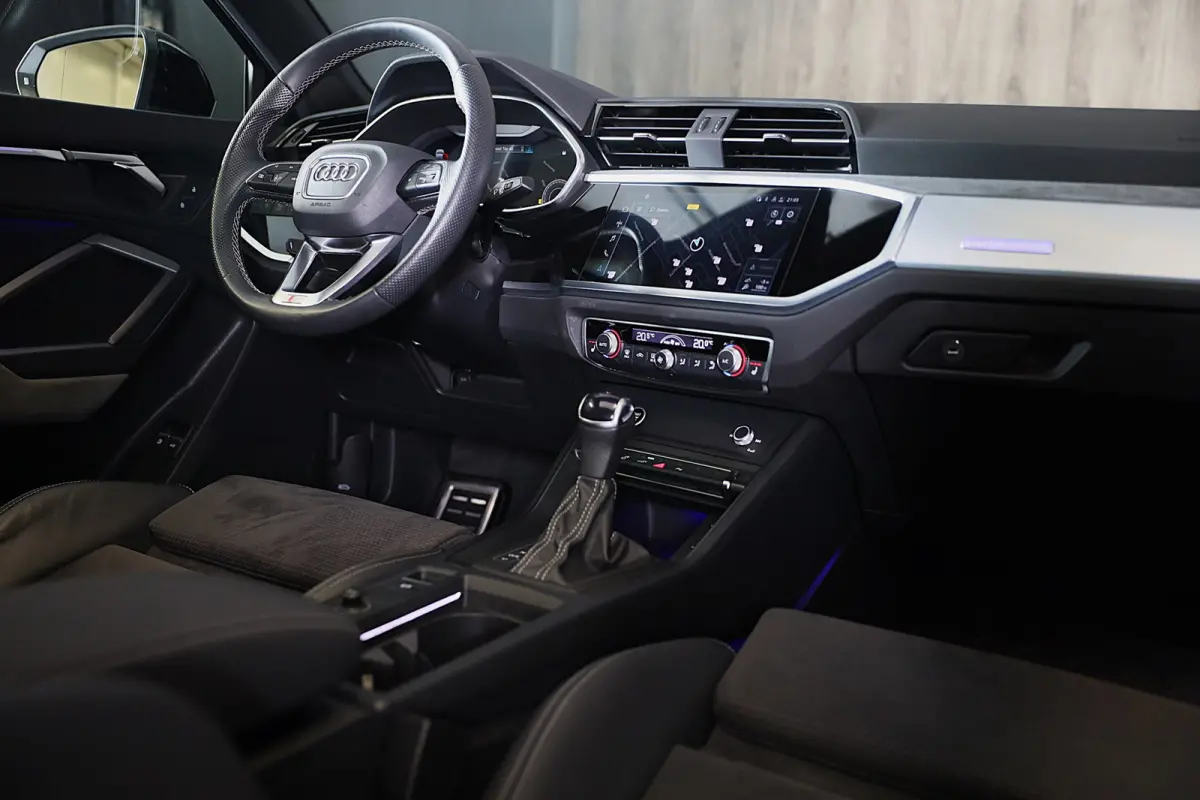 45 TFSI e RSQ3 Look / AUT / Cc / Lane Assist / Camera / Dig Cockpit / Open Panoramadak / Pdc / Matrix / 21 Inch