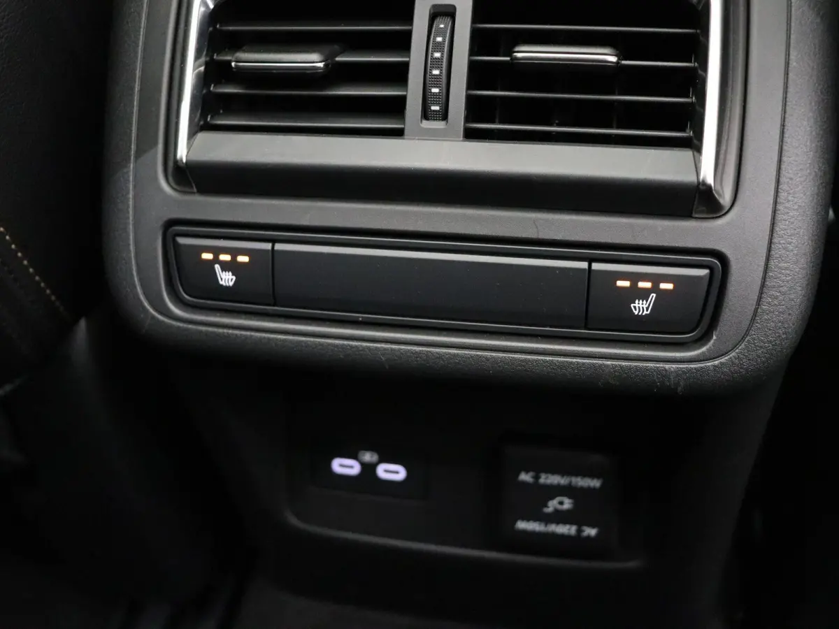 3.3 e-SkyActiv Homura | Trekhaak | Panoramadak | Trekgewicht 2500kg | Stoelverwarming | Stoelventilatie | Bose Audio |
