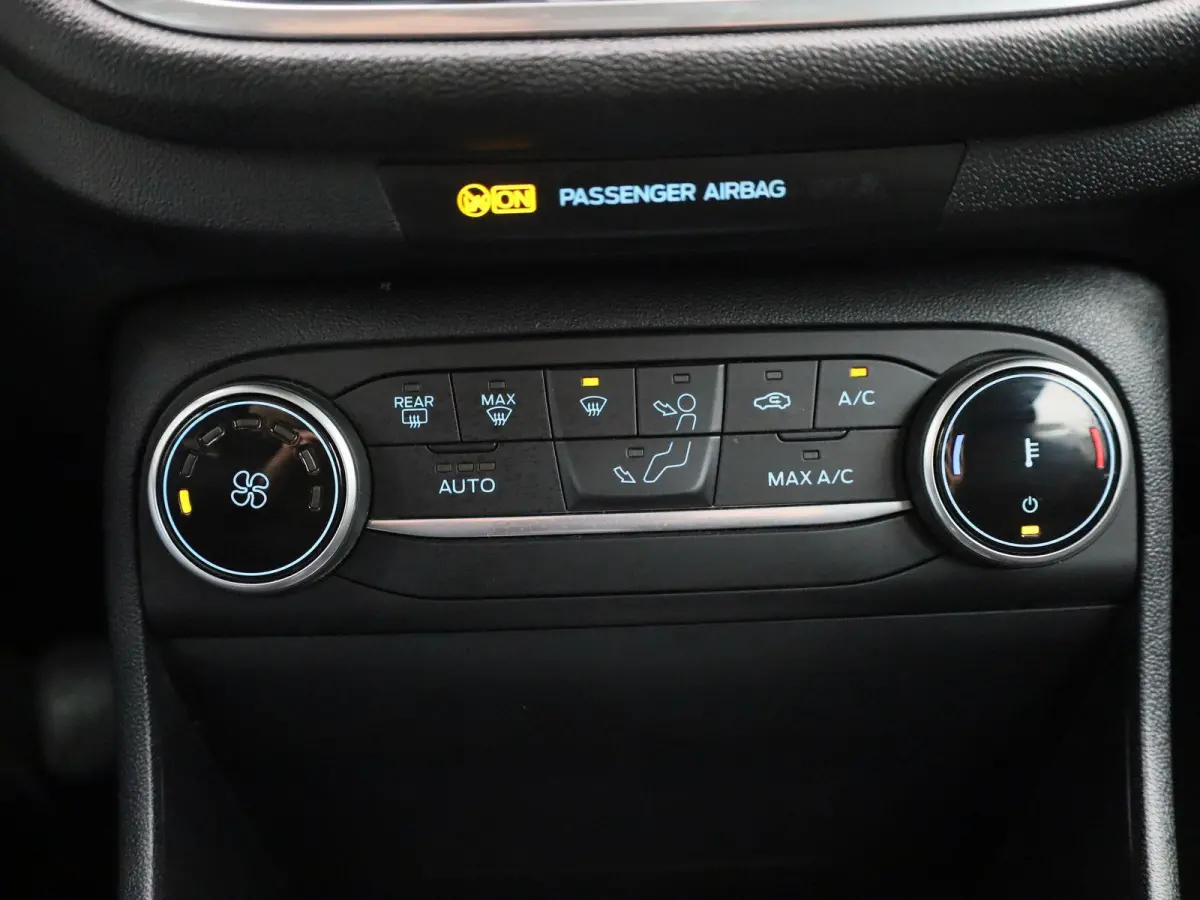 1.0 EcoBoost Hybrid Titanium | CLIMATE CONTROL | PARKEERSENSOREN | APPLE CARPLAY | CRUISE CONTROL | LMV |