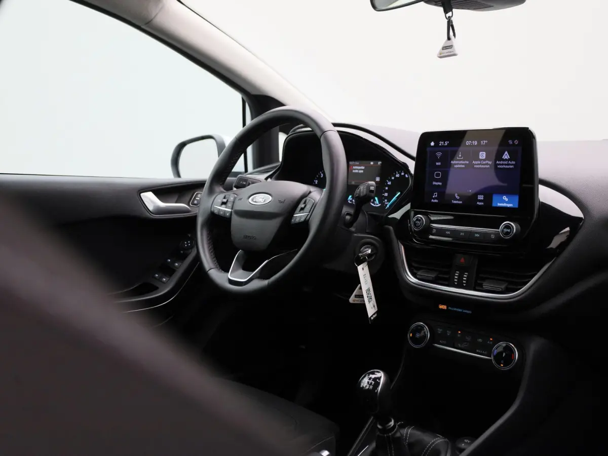 1.0 EcoBoost Hybrid Titanium | CLIMATE CONTROL | PARKEERSENSOREN | APPLE CARPLAY | CRUISE CONTROL | LMV |