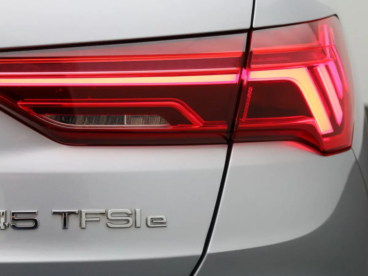 45 TFSI-e S tronic Bus. Ed. Attraction | ACHTERUITRIJCAMERA | ELEKTRISCHE KOFFERKLEP | STOELVERWARMING | LEDER | CLIMATE CONTROL | CRUISE CONTROL |