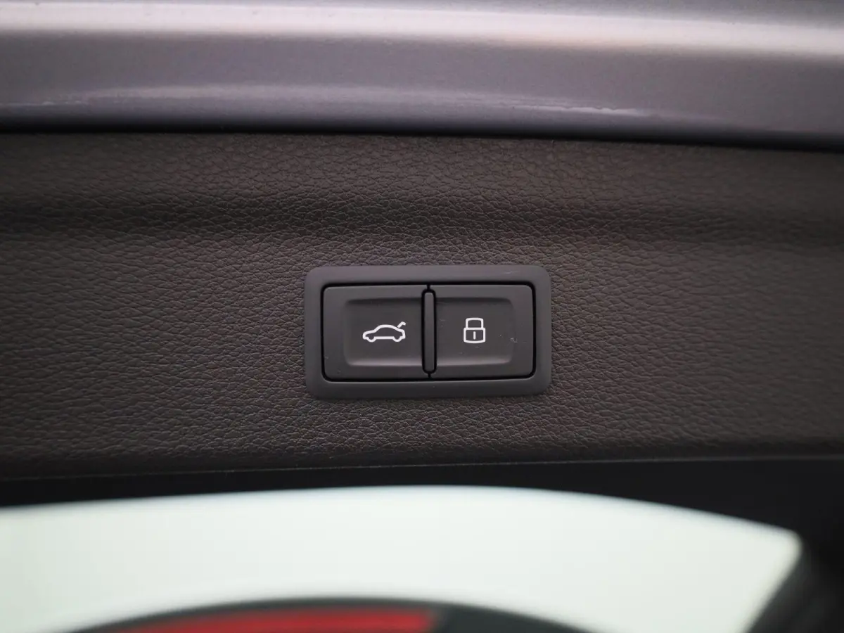 45 TFSI-e S tronic Bus. Ed. Attraction | ACHTERUITRIJCAMERA | ELEKTRISCHE KOFFERKLEP | STOELVERWARMING | LEDER | CLIMATE CONTROL | CRUISE CONTROL |