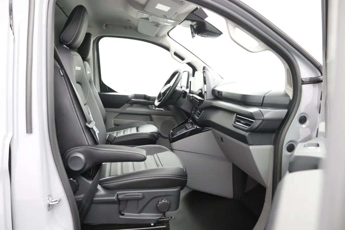 320 2.5 PHEV L2H1 Grey Platinum | 0.99% Financial Lease | Maxton | Leder | 17''' | Navigatie | 360 Camera | Adaptive Cruise | BLIS | LED | Striping | Dubbele Schuifdeur