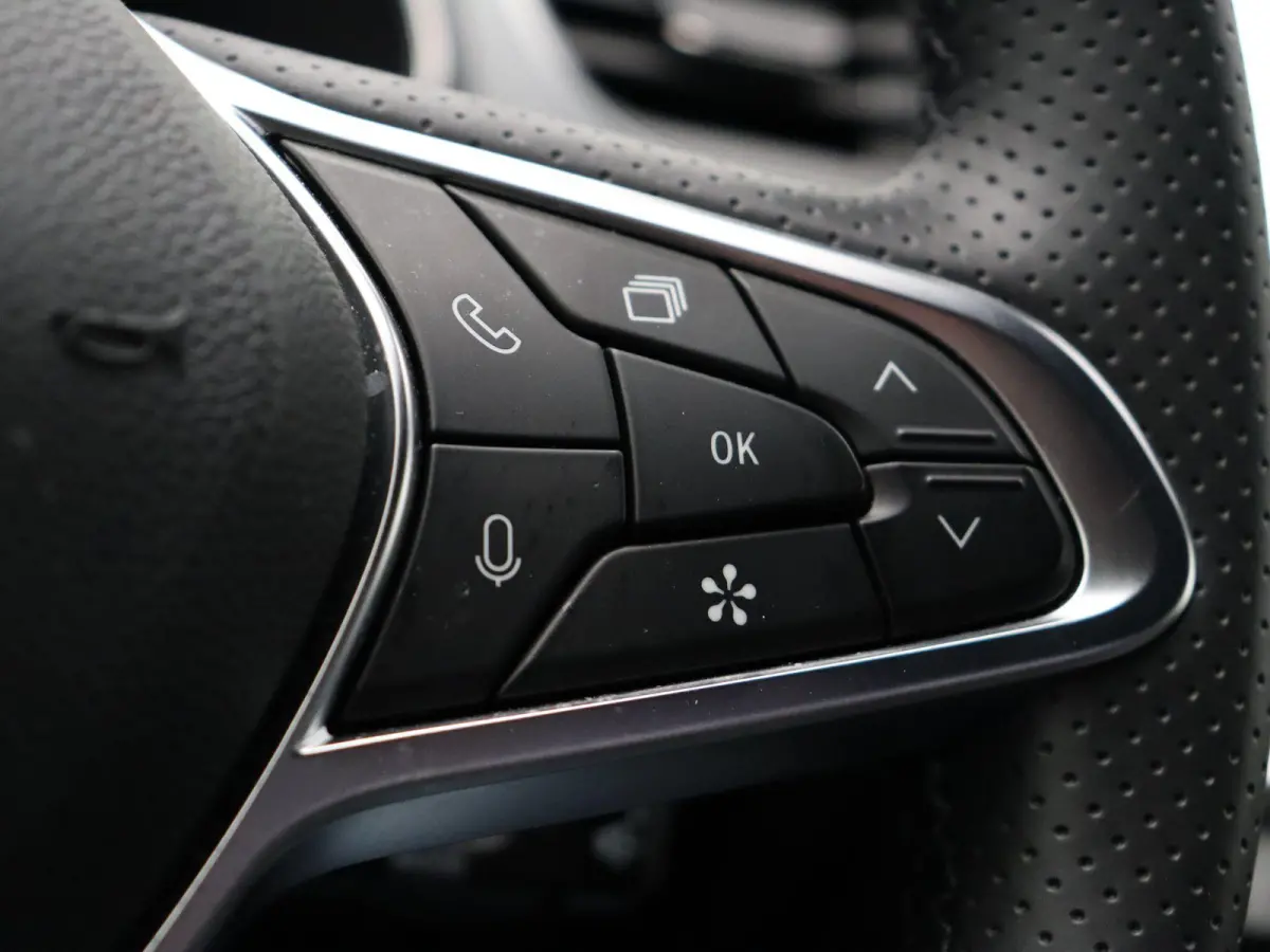 1.6 E-Tech full hybrid 145 techno | Adaptive cruise control | Achteruitrij camera | Climate control | Lichtmetalen velgen 18'' |