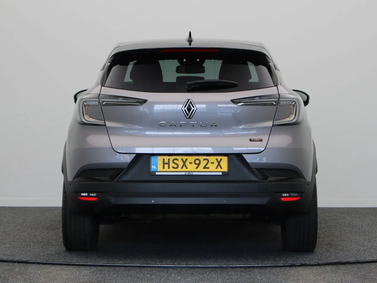 1.6 E-Tech full hybrid 145 techno | Adaptive cruise control | Achteruitrij camera | Climate control | Lichtmetalen velgen 18'' |