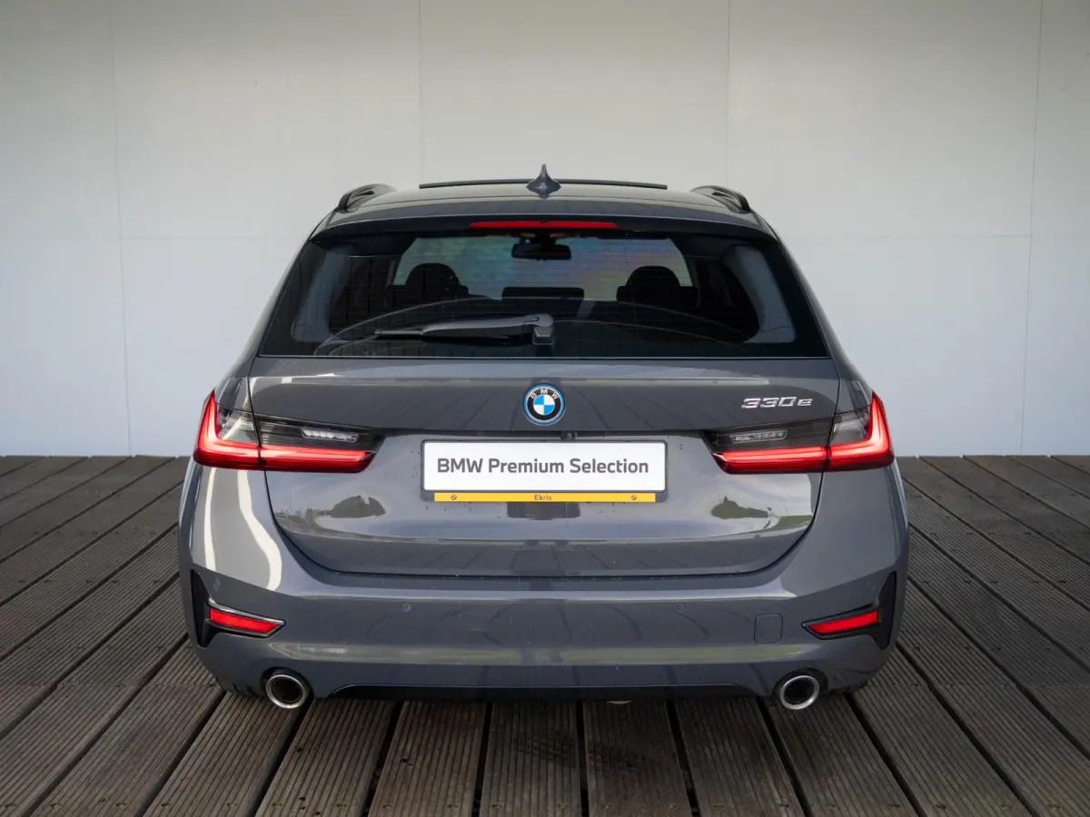 330e | Innovationspakket | Comfort Access | Achteruitrijcamera | Panoramadak | Stoelverwarming | Head-Up Display | 19''