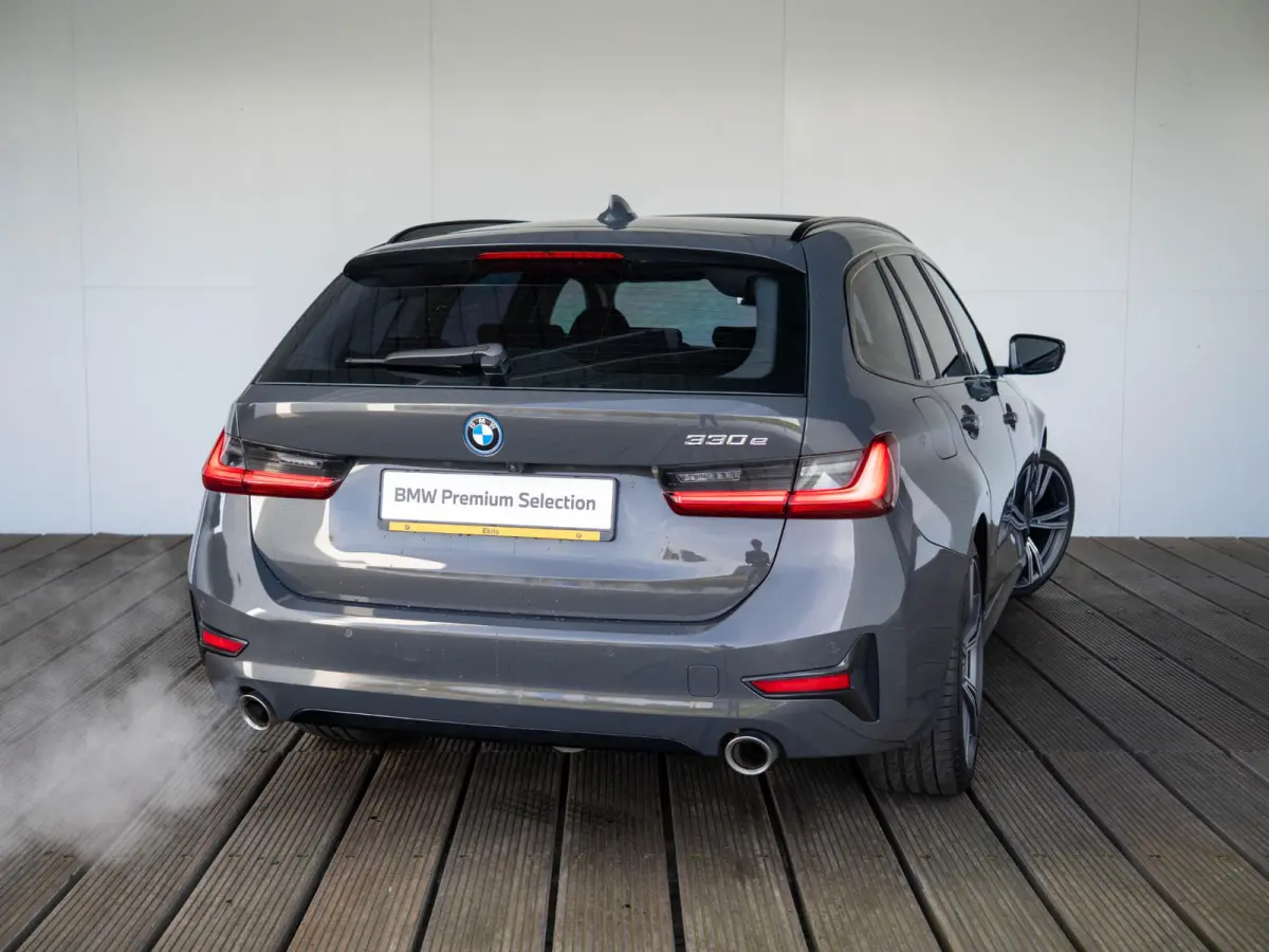 330e | Innovationspakket | Comfort Access | Achteruitrijcamera | Panoramadak | Stoelverwarming | Head-Up Display | 19''