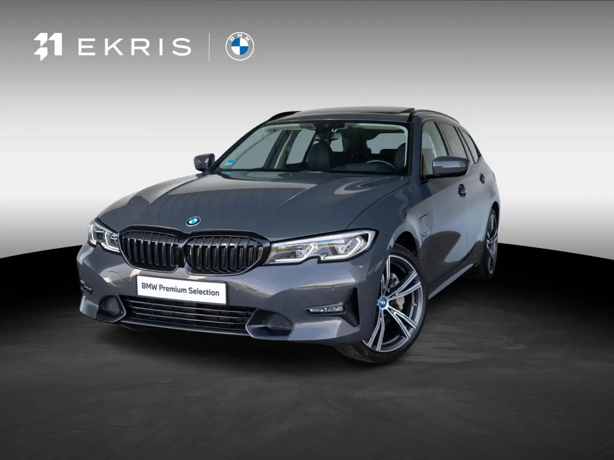330e | Innovationspakket | Comfort Access | Achteruitrijcamera | Panoramadak | Stoelverwarming | Head-Up Display | 19''