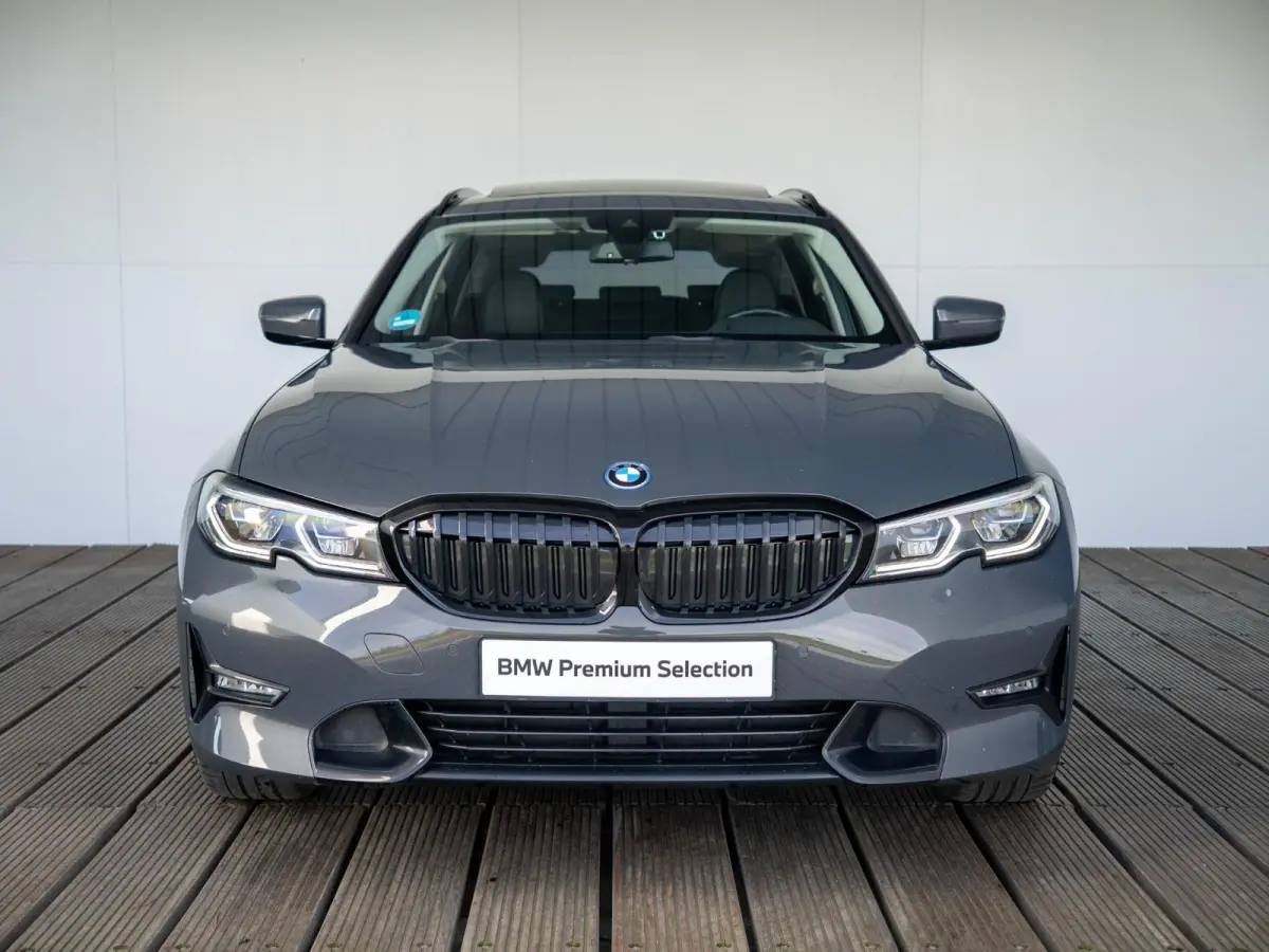 330e | Innovationspakket | Comfort Access | Achteruitrijcamera | Panoramadak | Stoelverwarming | Head-Up Display | 19''