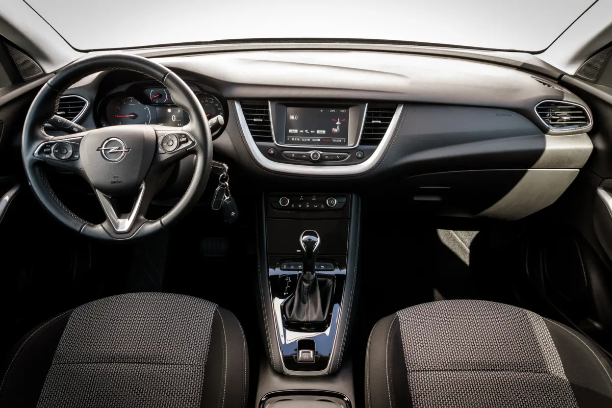 1.2 Turbo Edition Aut. | 24.915 Km | LED | Camera | PDC | Carplay