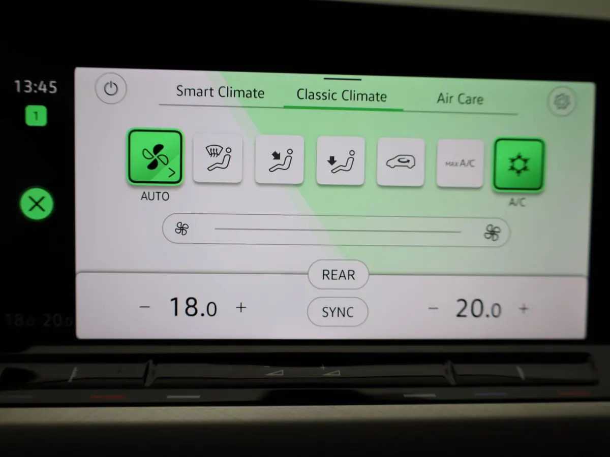 VIII 1.0 eTSI 81kW DSG Life | Automaat | Apple Carplay / Android Auto | Privacy Glass | Virtual Cockpit | Camera | LED Koplampen | Lichtmetalen Velgen |