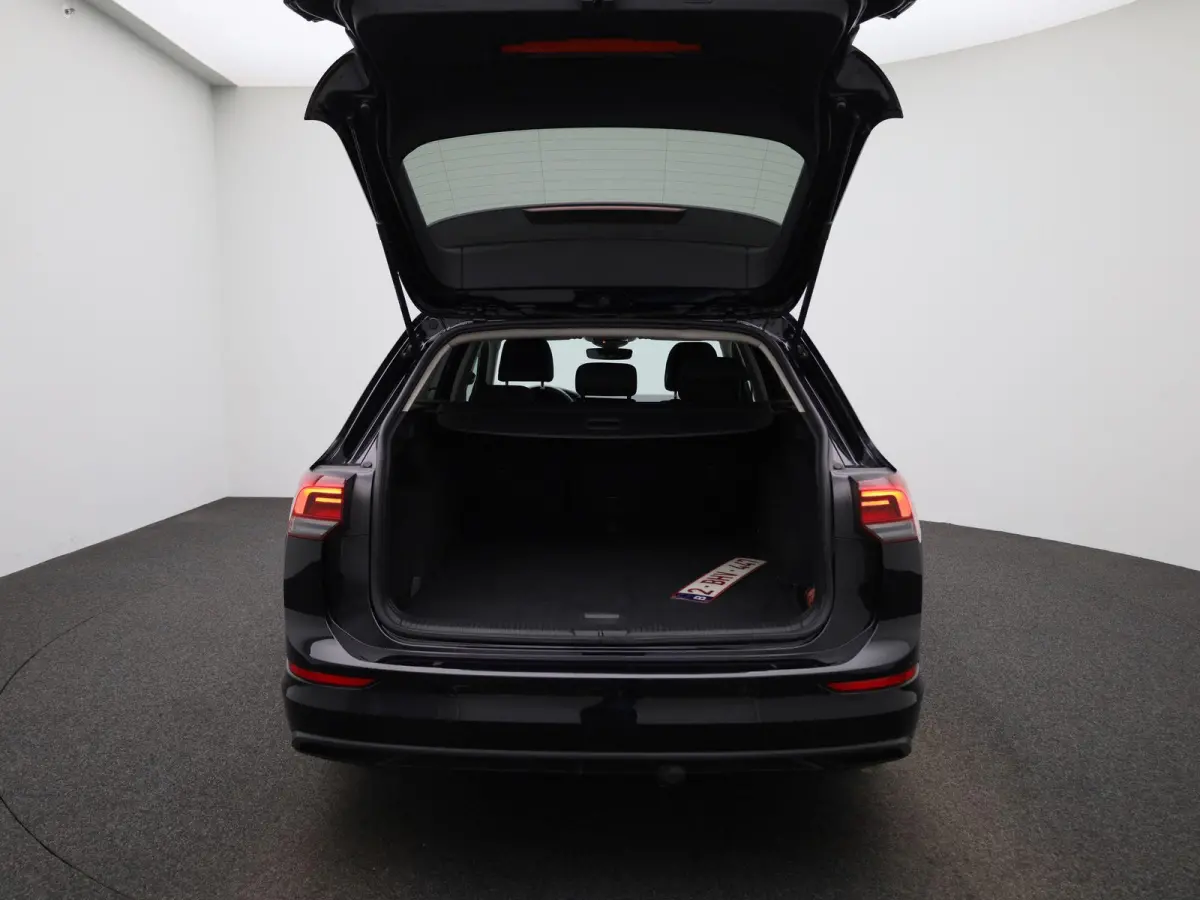 VIII 1.0 eTSI 81kW DSG Life | Automaat | Apple Carplay / Android Auto | Privacy Glass | Virtual Cockpit | Camera | LED Koplampen | Lichtmetalen Velgen |