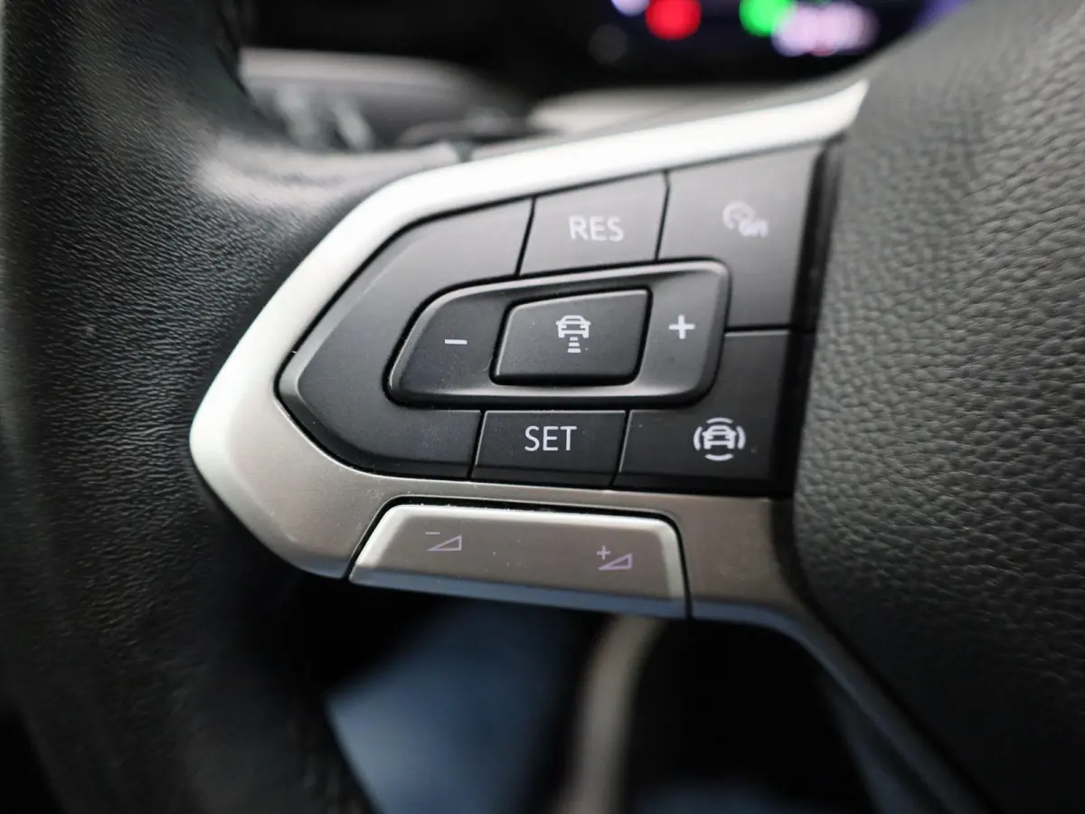 VIII 1.0 eTSI 81kW DSG Life | Automaat | Apple Carplay / Android Auto | Privacy Glass | Virtual Cockpit | Camera | LED Koplampen | Lichtmetalen Velgen |