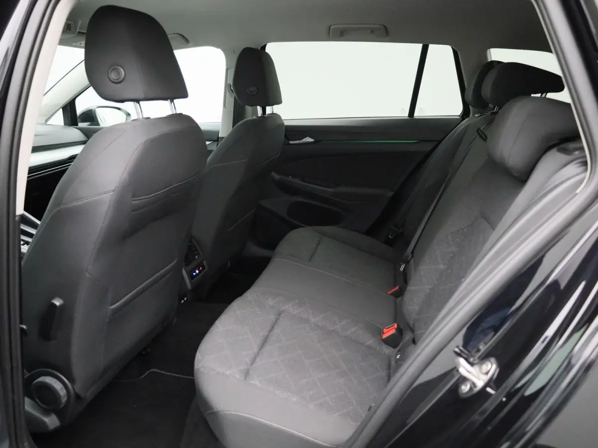 VIII 1.0 eTSI 81kW DSG Life | Automaat | Apple Carplay / Android Auto | Privacy Glass | Virtual Cockpit | Camera | LED Koplampen | Lichtmetalen Velgen |