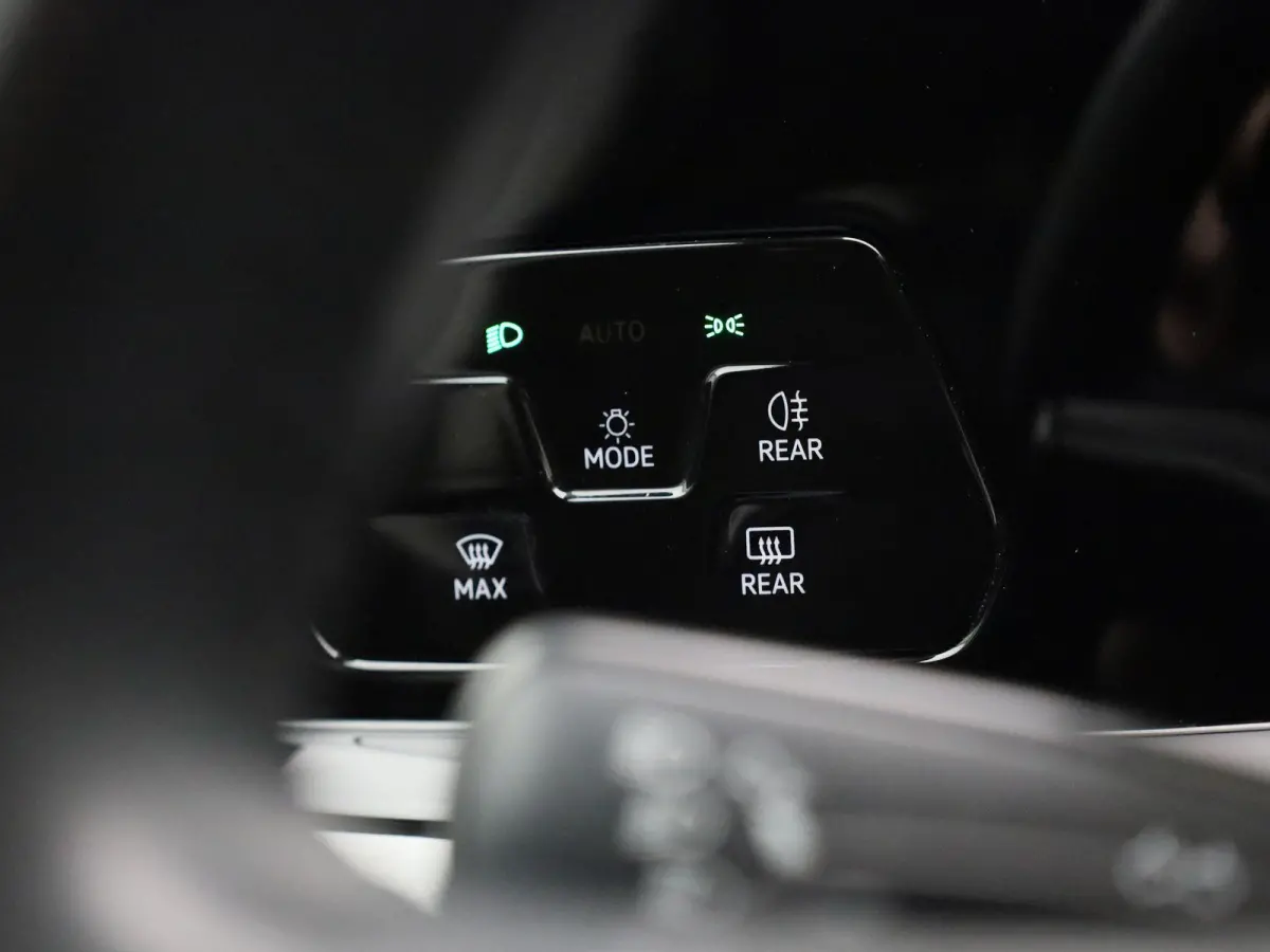VIII 1.0 eTSI 81kW DSG Life | Automaat | Apple Carplay / Android Auto | Privacy Glass | Virtual Cockpit | Camera | LED Koplampen | Lichtmetalen Velgen |